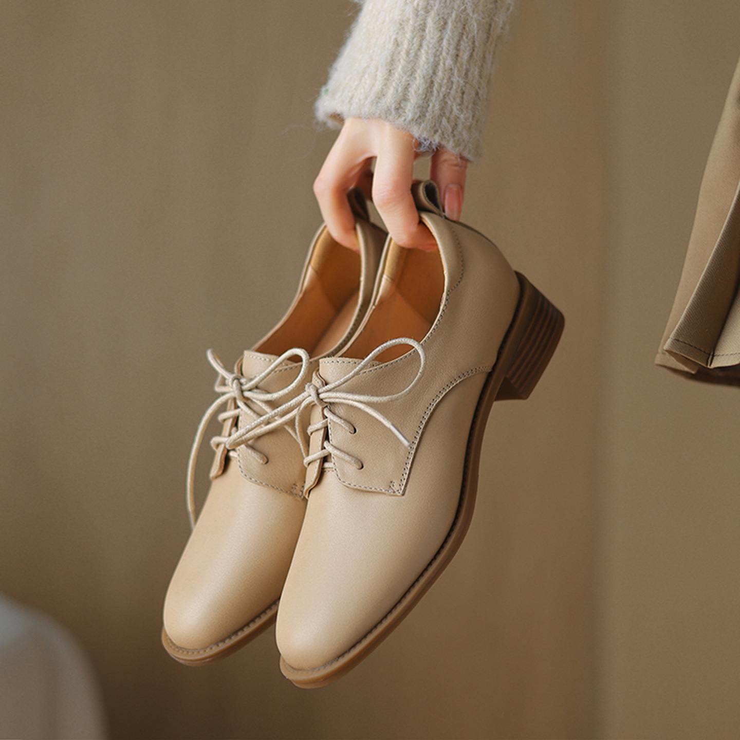 Giày da bò nữ mũi tròn buộc dây đế bằng phong cách retro xuân thu — đen
