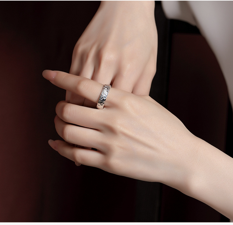 Nhẫn mở bạc S999 mặt bóng không đều, kiểu búa thủ công, phong cách cá tính unisex — Mẫu lớn (khoảng 7 gram) chi tiết 10