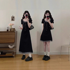 2025年夏の新しいプラスサイズのファットMMスタイルはスリムで多用途なデザインで、フェイクツーピースのスタイリッシュなドレスを組み合わせています。