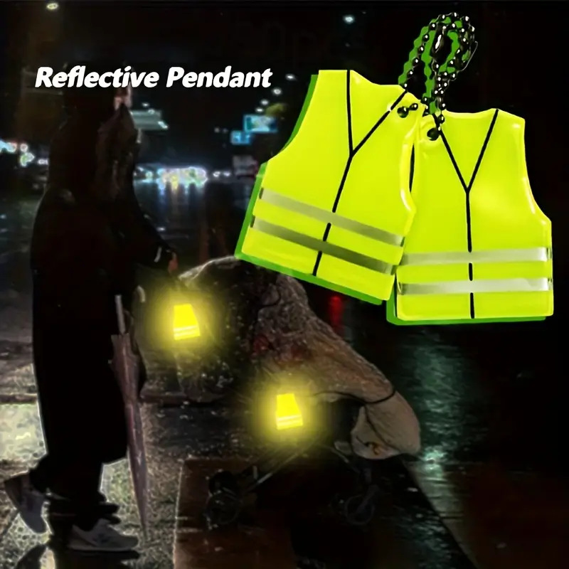 跨境PVC反光背心马甲挂件钥匙扣背包箱书包挂饰 夜晚警示饰品亮灯
