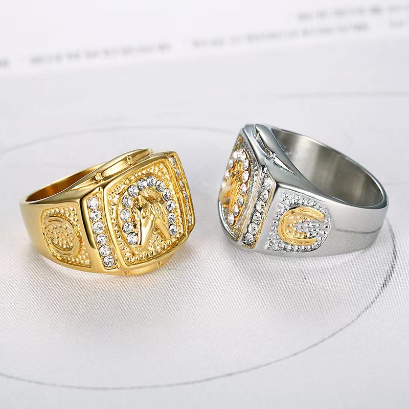 Gold-plated Horse Head Ring With Diamonds In Titanium Steel_voghion.com