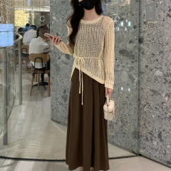 今年流行的漂亮套装早秋2025新款女装长袖镂空针织衫吊带裙两件套