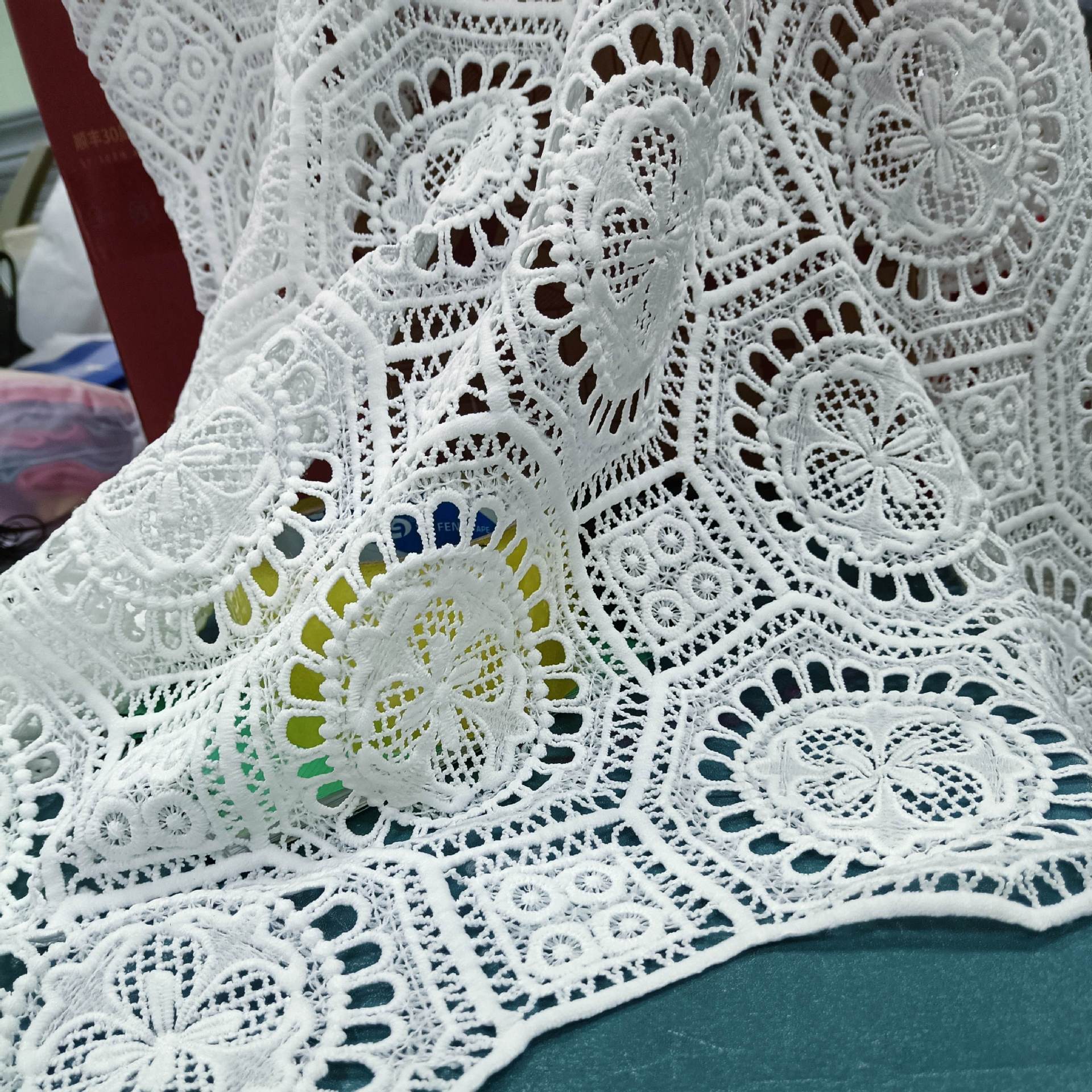 立体镂空面料水溶白色绣花婚纱经典时装方格几何花型包包婚纱布