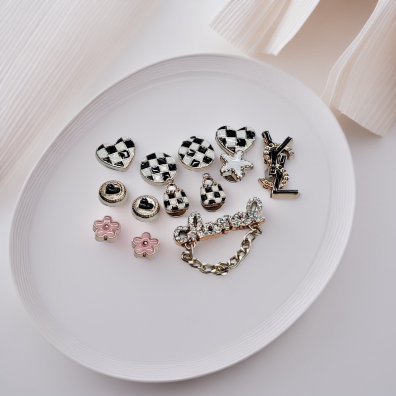 Croc Shoe Accessories Black and White Paint Round Heart-Shaped Shoe Charms Creative Lv Shoe Buckles DIY Detachable Shoe Surface Decoration Buckles