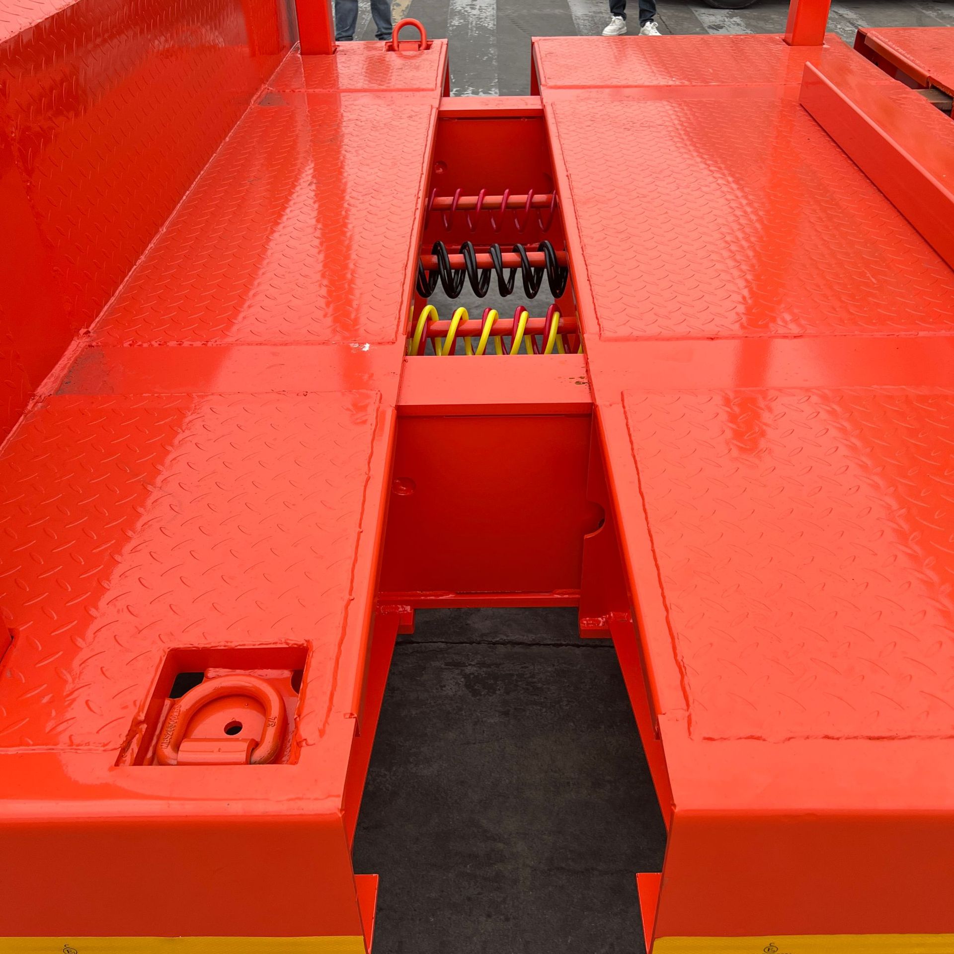 Source Factory Sells Heavy-Duty European-Style 9-Axis Steering Pull-Out Low-Bed Semi-Trailer Trailer Engineering Machinery