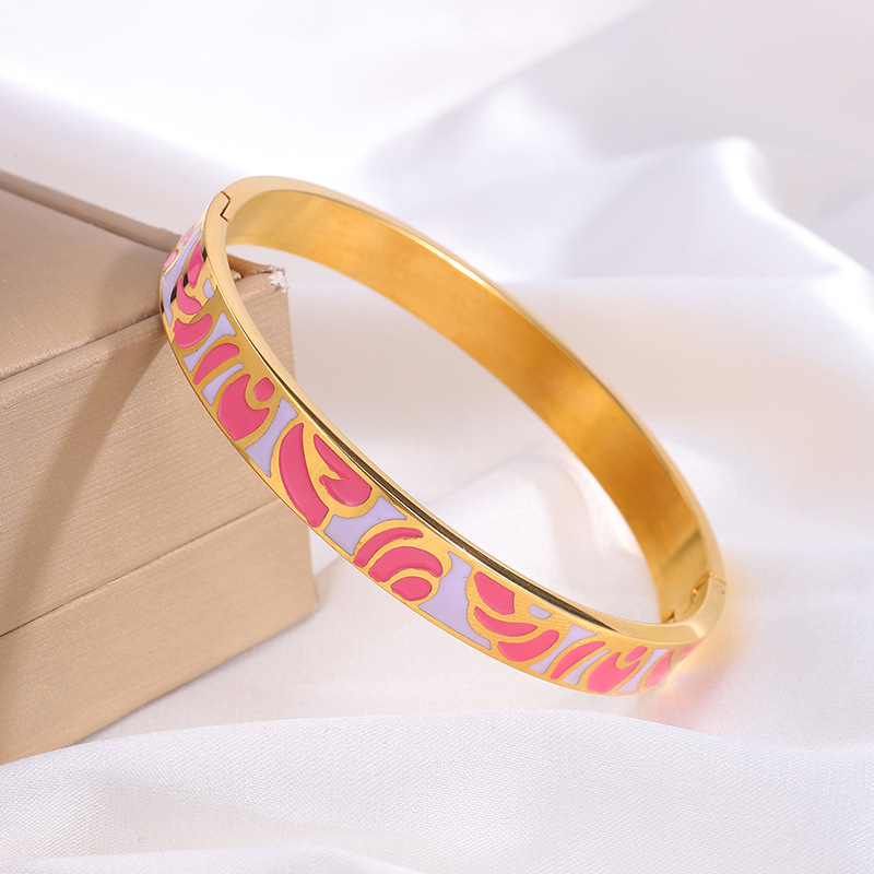 Brazalete de acero de titanio de patrón abierto esmalte de goteo de aceite ligero pulsera de lujo para mujeres europeas y estadounidenses transfronterizas nicho pulsera de alta calidad image 6