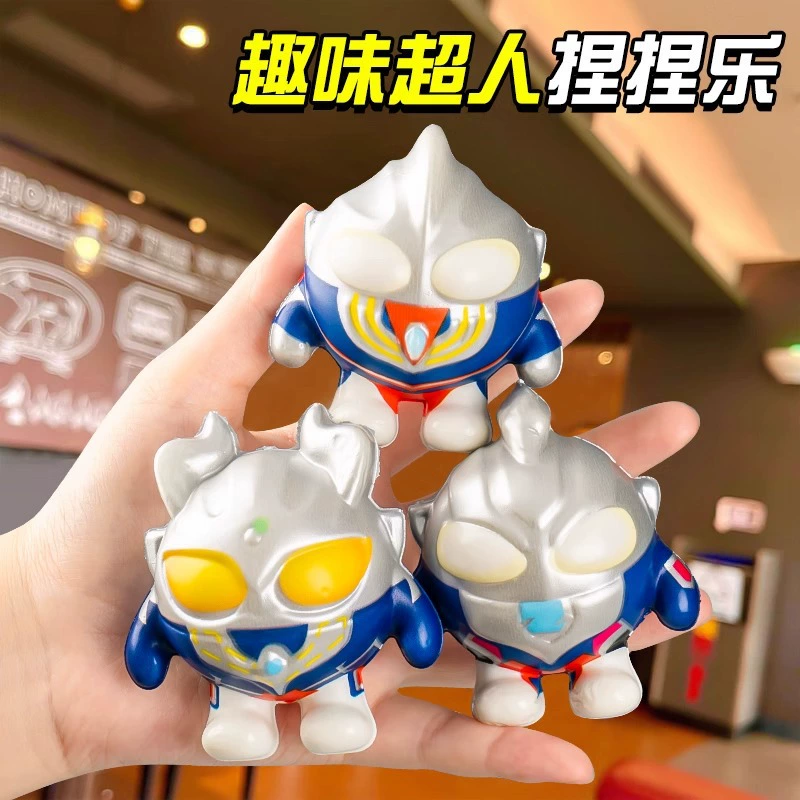 Детская игрушка Маленькая кукла Супермена