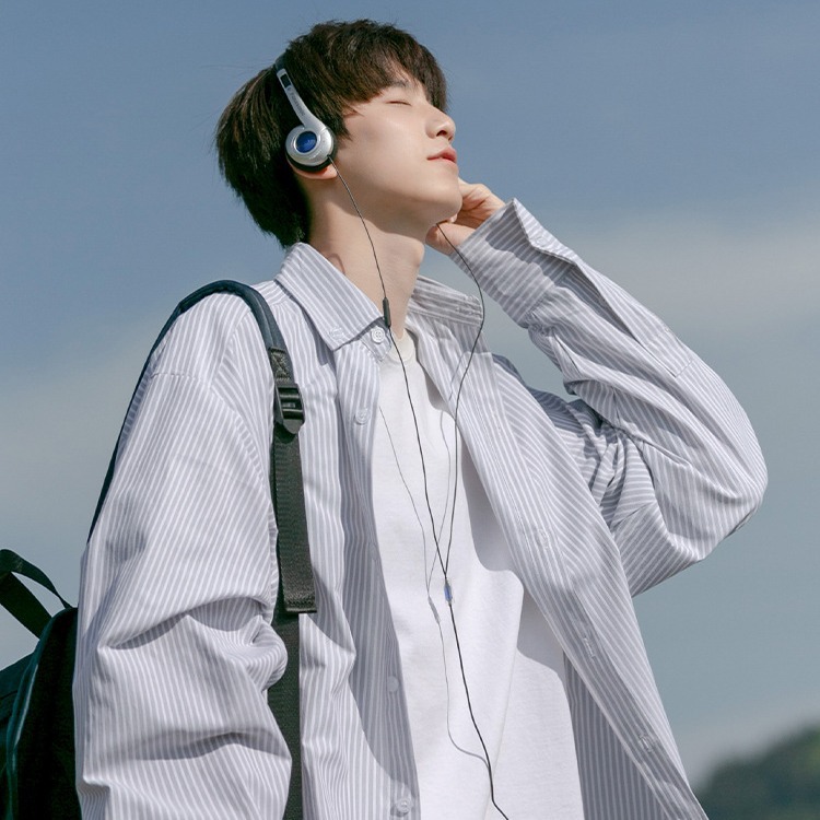 Camisa de manga larga a rayas japonesa para hombre primavera y otoño Camisa de manga corta estilo Hong Kong suelta chaqueta casual de alta calidad de moda