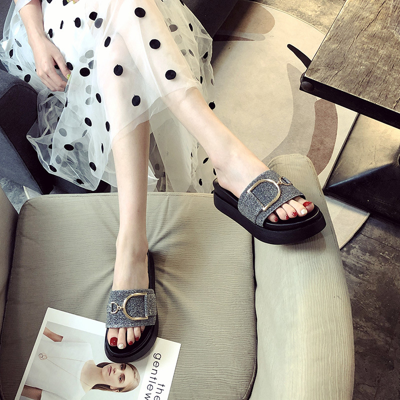 A drop shipping factory source of goods muffin thick-bottom net red sandals and slippers women wear 2022 new small size slippers_voghion.com