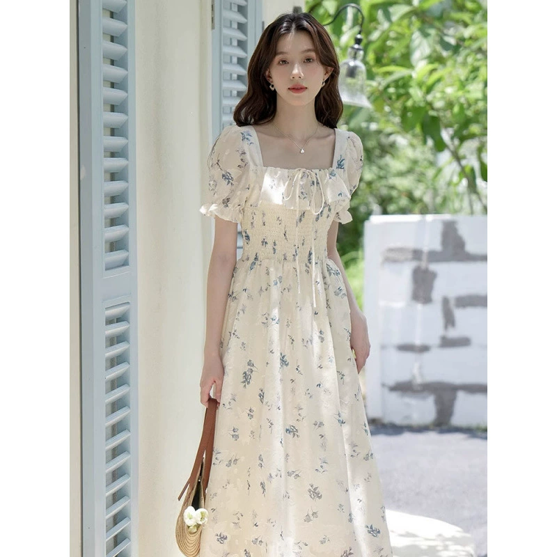 Французское платье с цветочным принтом 2025, новый летний стиль, сладкий и нежный стиль, юбка из шифона средней длины с пышными рукавами на талии