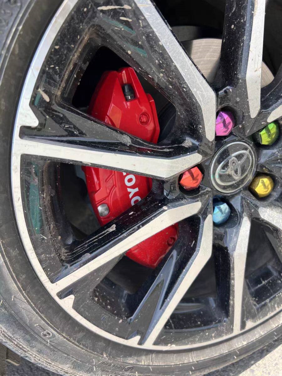 Suitable for Toyota Camry/Reiz/Asian Dragon/Crown/Highlander, specially modified aluminum alloy brake calipers