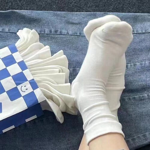 Socks for women ins fashion versatile solid color confinement socks spring and autumn versatile boneless socks simple style pile socks Japanese white