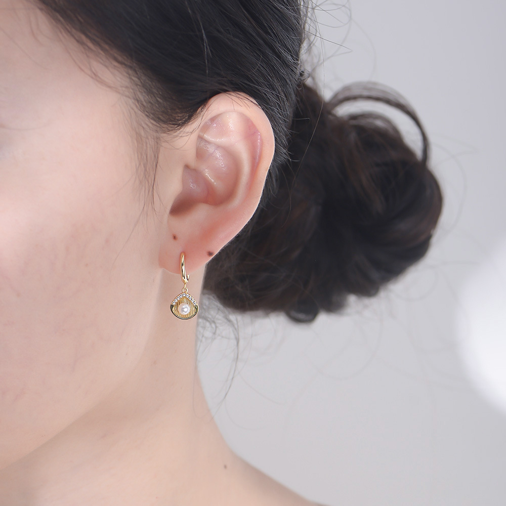 S925 plata esterlina en forma de concha de perlas pendientes de alto grado europeo y americano ins moda personalizada pendientes incrustados de diamantes para las mujeres