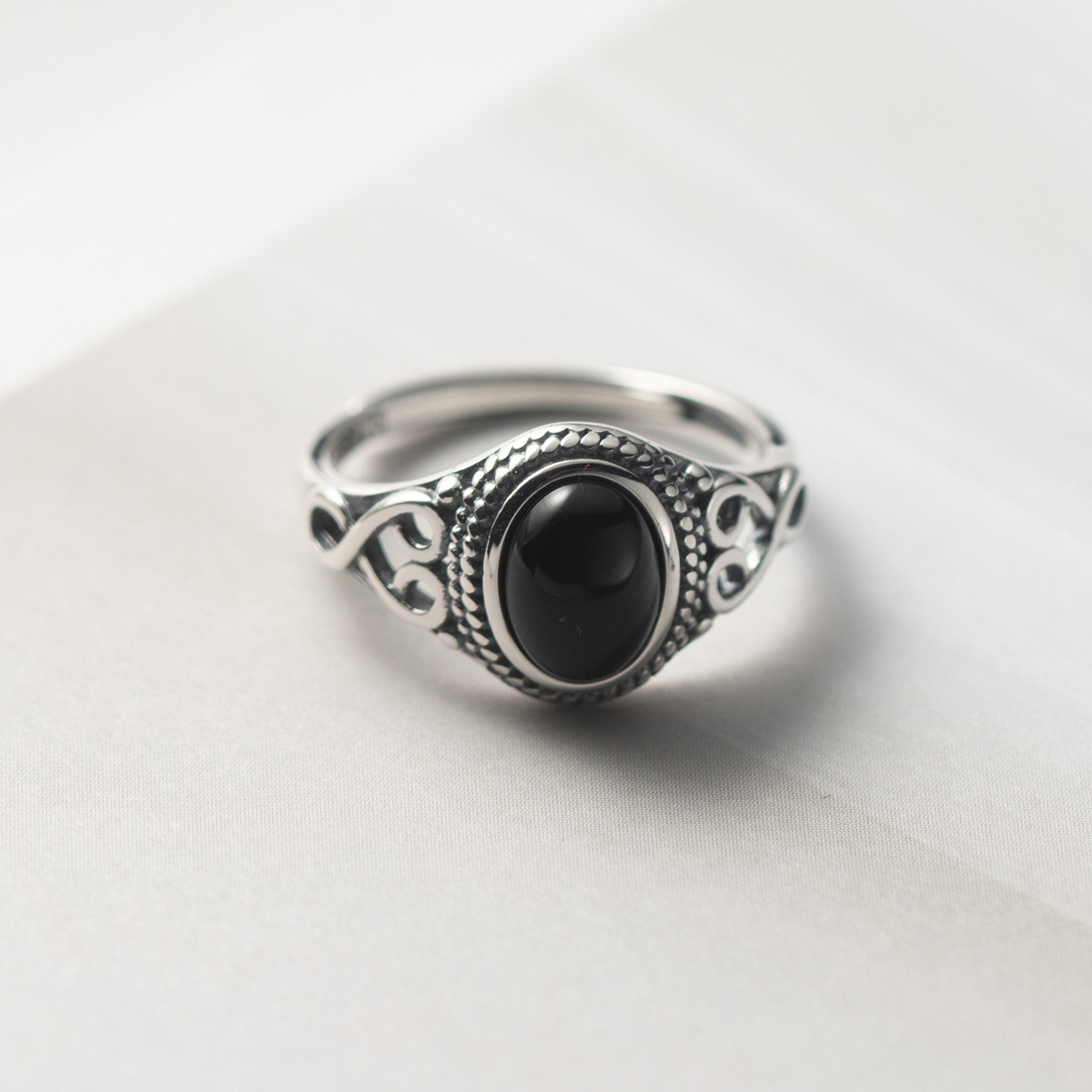 Vintage Style Oval Red And Black Agate Ring Adjustable Ethnic_voghion.com