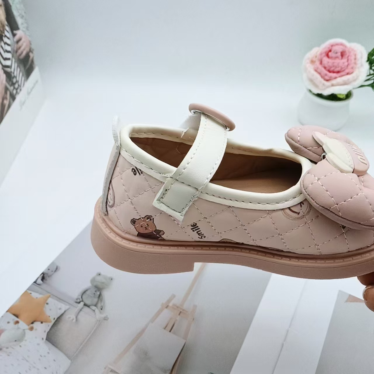 Zapatos de cuero de otoño para niñas, zapatos de punta cuadrada con dibujos animados para niñas pequeñas, zapatos planos de princesa de suela blanda, zapatos ligeros para niñas