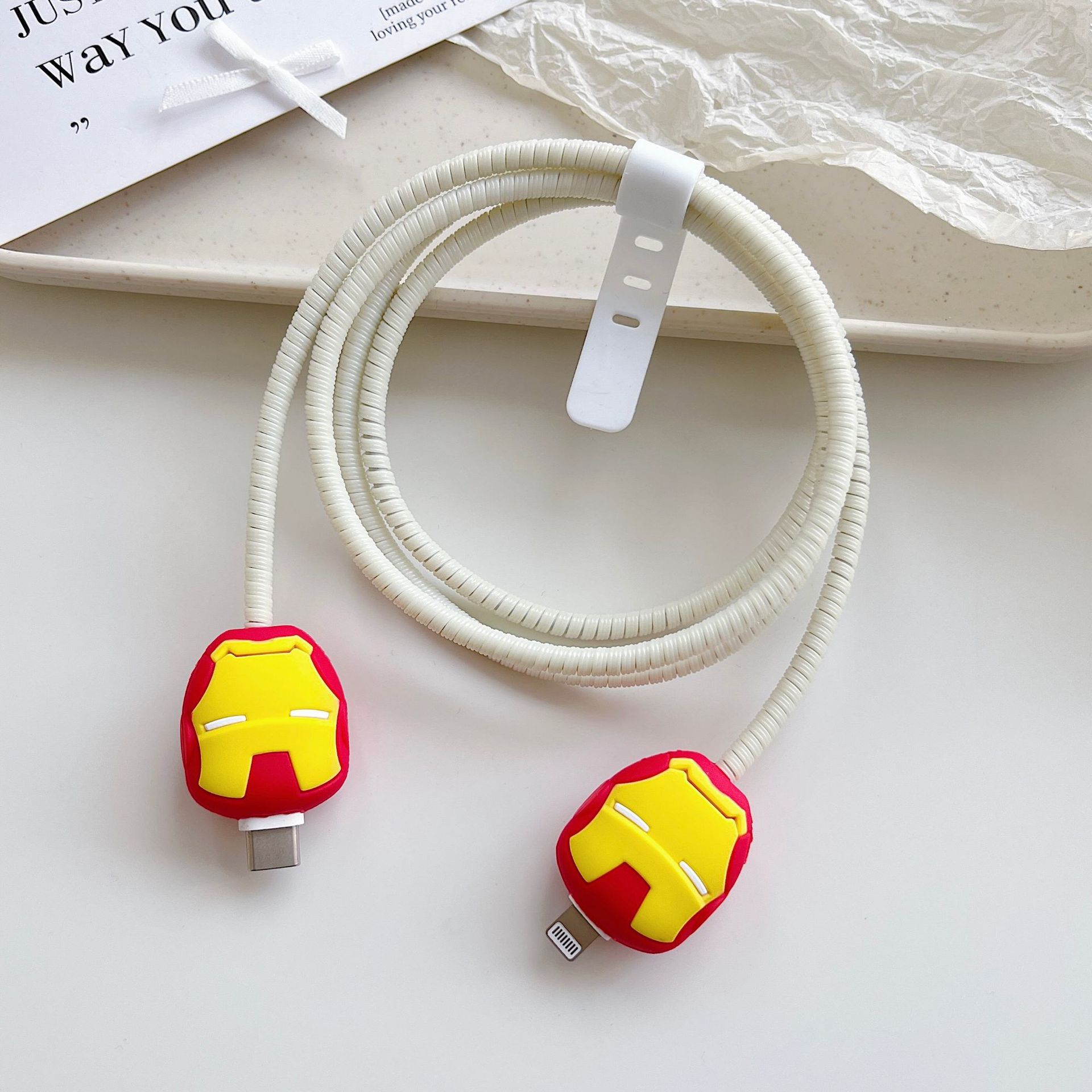 Amazon cartoon cable de datos cubierta adecuada para Apple Android cable de datos de carga rápida cuatro piezas en stock al por mayor