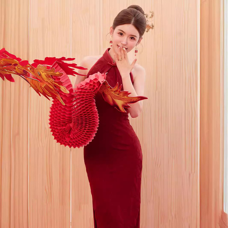 2024 New Summer Engagement Wedding Toast Dress New Chinese Style Sleeveless Halterneck Slim Fit Cheongsam in Stock 2024 New Summer Engagement Wedding Toast Dress New Chinese Style Sleeveless Halterneck Slim Fit Cheongsam in Stock
