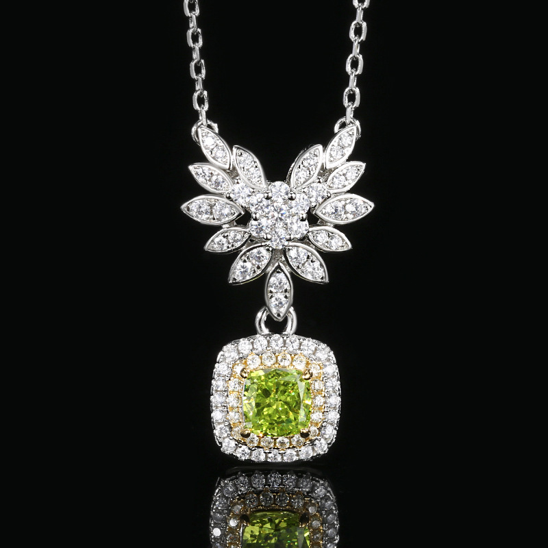 Zhuang Shengsheng Joyas Fondo de cobre chapado en oro Diamante de alto carbono Flor de hielo Temperamento de cobre Lujo ligero Colgante de alas de ángel Mujer 6*6 al por mayor