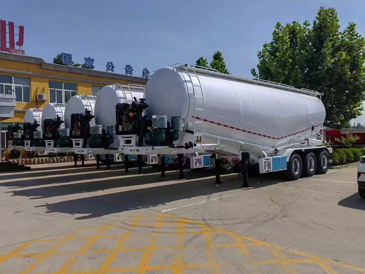 Selling 50 Cubic Meters of Bulk Cement Tanks, Dry Mixed Mortar Tanks, Powder Tank Trucks, Foreign Trade Export Cement Tank Trucks, Powder Tanks