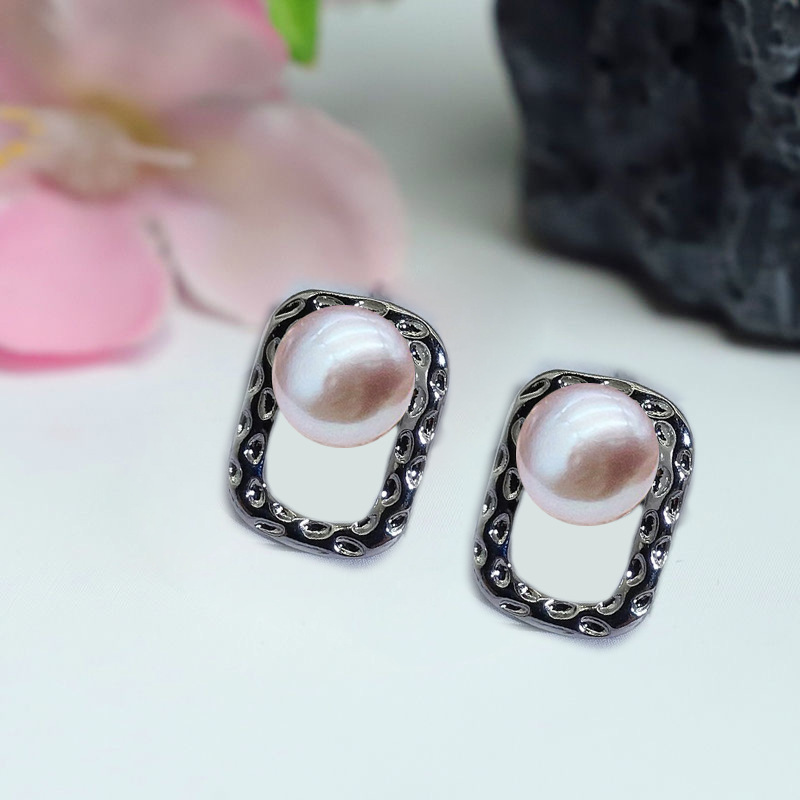 골판지 상자 진주 귀걸이 (화이트 골드 + 퍼플 비즈)