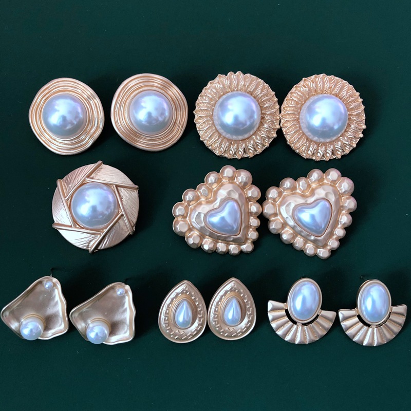 Matte Golden White Pearl Earrings display picture 1