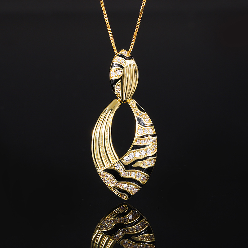 2024 nueva joyería Shengsheng venta caliente micro-incrustaciones europeas y americanas temperamento personalidad traje de oro cabello al por mayor