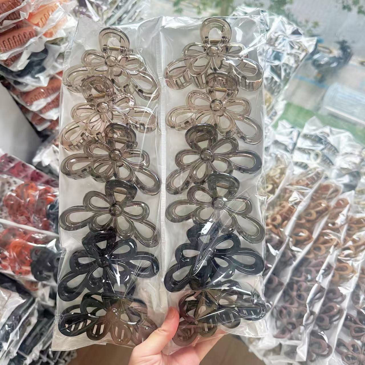 Amazon transfronteriza pintura de goma de gran tamaño clip de pelo espalda Cabeza de tiburón clip de pelo volumen multi horquilla dos yuanes accesorios para el cabello al por mayor