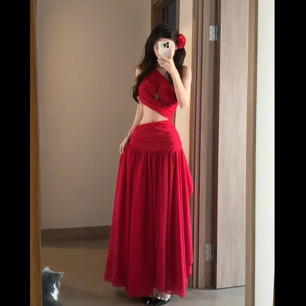 French-Style Niche Cool and Elegant White Off-Shoulder Waist-Exposing Dress for Women, Perfect for Seaside Vacation Vibes, Super Fairy-Like Long Dress