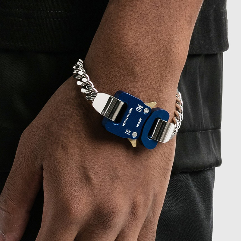 Will enter the independent original 1017 ALYX bracelet 9SM bracelet function tactical lock men's and women's lovers necklace