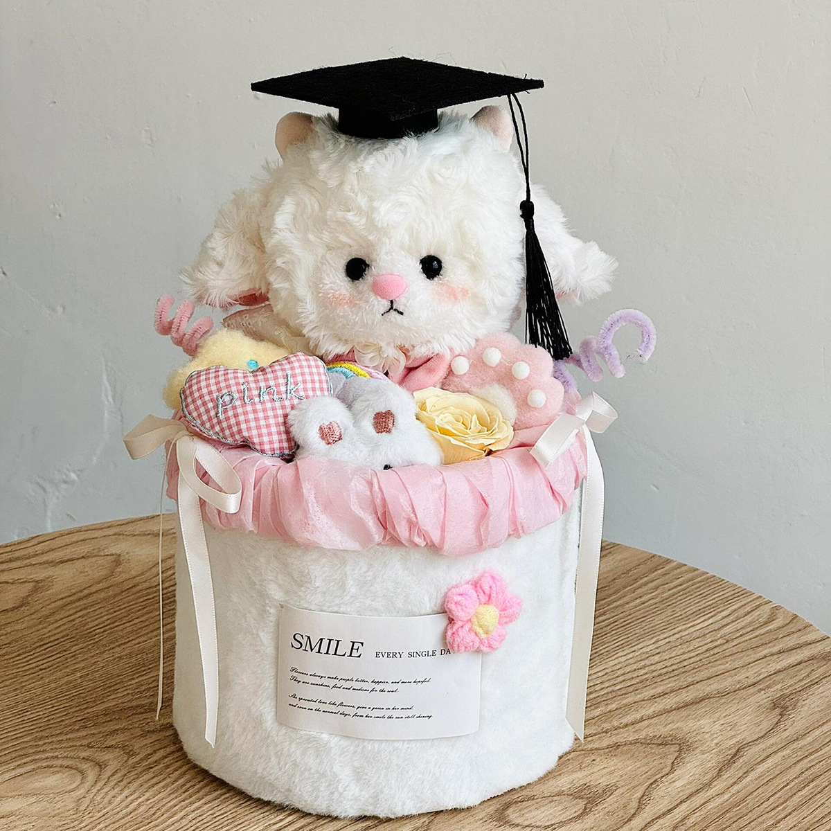 Graduation lamb doll hug bucket [gift bag + lamp + greeting card]