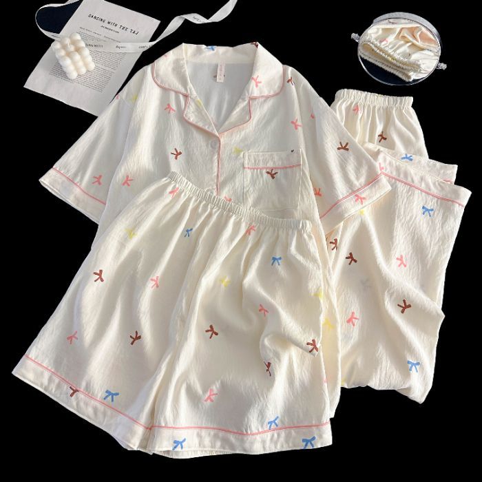 Venta al por mayor transfronteriza de tres piezas nube de algodón solapa cárdigan de dibujos animados pantalones de manga corta pantalones cortos ropa a domicilio traje de pijama de mujer