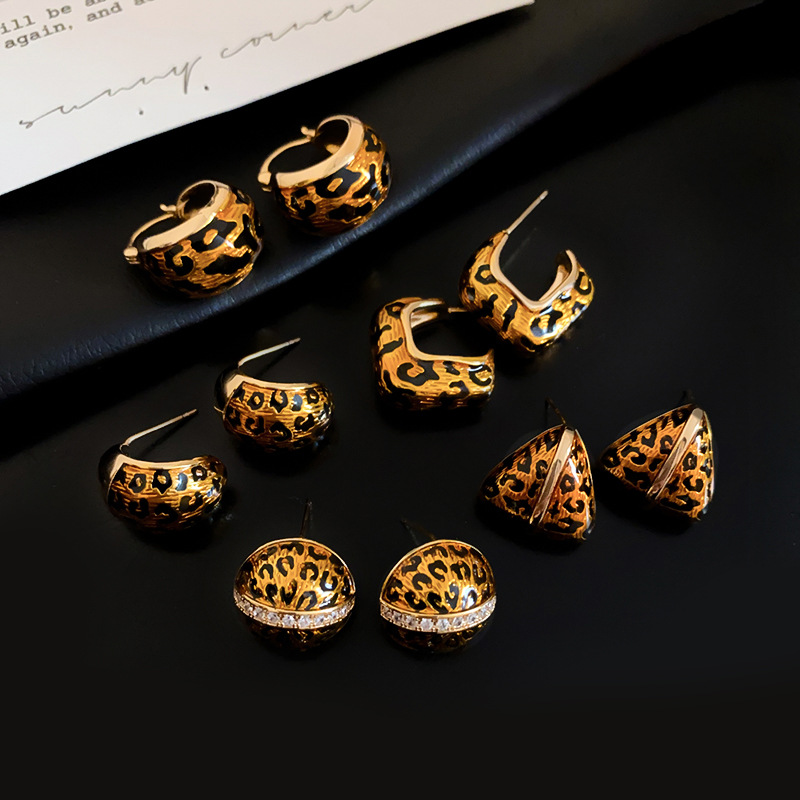 Boucles d'oreilles à clous géométriques à imprimé léopard en or véritable plaqué or haut de gamme, boucles d'oreilles rétro, boucles d'oreilles à la mode et au tempérament_voghion.com