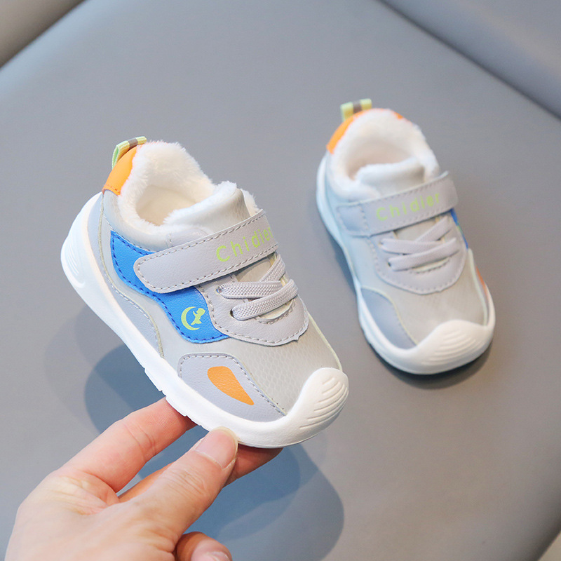 Zapatos funcionales para bebés de otoño e invierno para niños nuevos zapatos de algodón forrados de lana para bebés zapatos para niños pequeños zapatos antideslizantes para niños al por mayor