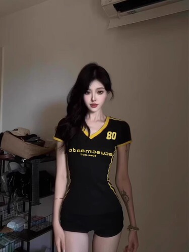 American contrast color V-neck straight shoulder short-sleeve t-shirt women's summer design niche slim slimming sweet hot girl short top