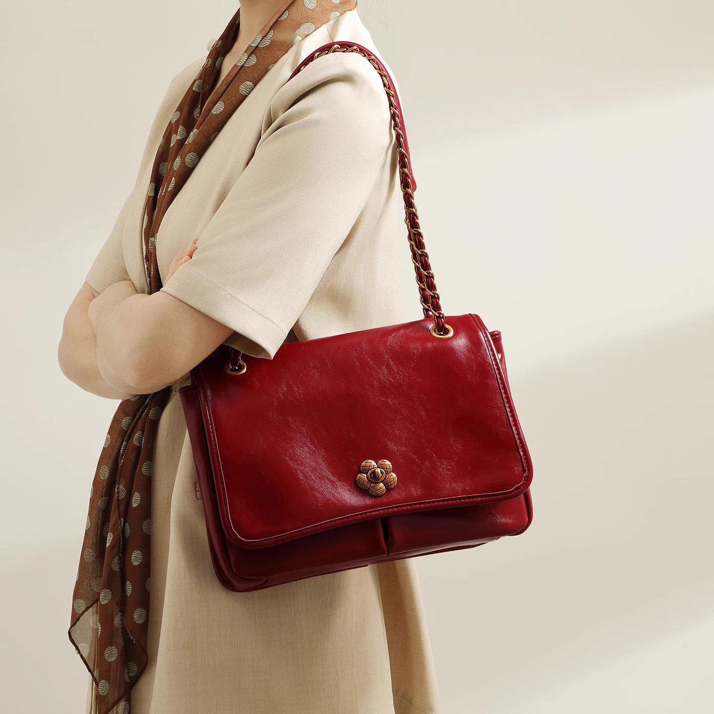 2025 nuevo bolso de mujer de todo fósforo de viaje de trabajo bolso de mensajero de cadena simple retro bolso de hombro portátil de lujo ligero para mujer