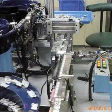 夹取机械手在自动机器上的应用机械臂机器代替人工