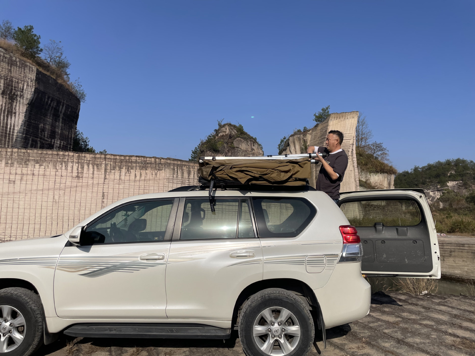 Leftover Foreign Trade Stock with Tags, Sold Out with No Restock, Outdoor Off-Road, Various Sizes, Long Car Roof Tent, Portable Car Tent