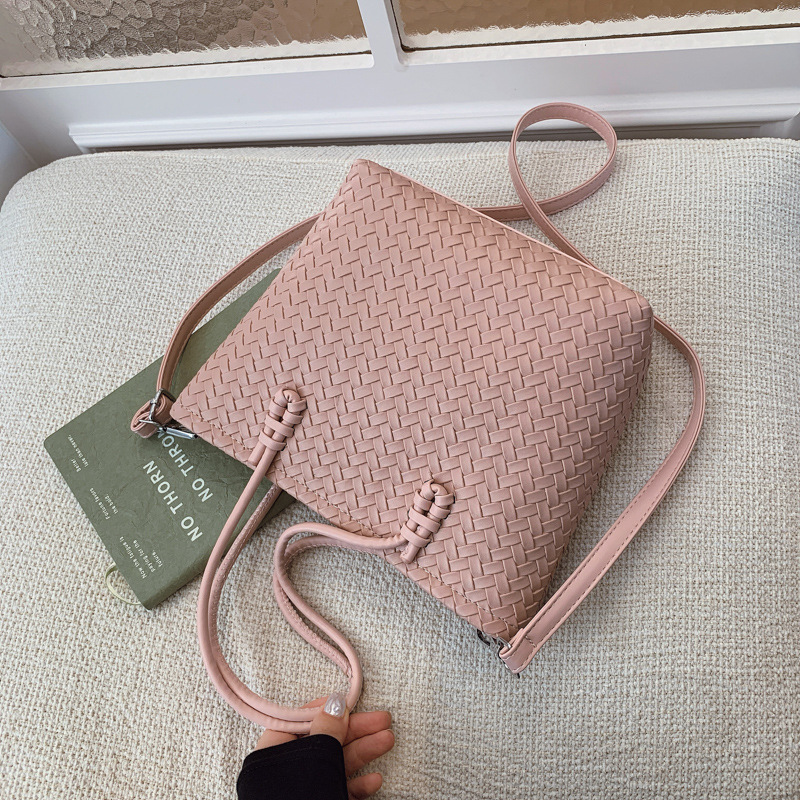 Bolsa de trenzado de nicho transfronterizo de comercio exterior para mujeres 2025 nueva gran capacidad de transporte de viaje bolsa de mano mochila de hombro