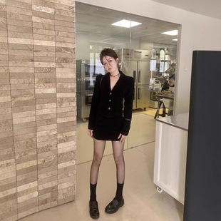 С���L���b��ɫ���b����Ů�ﶬ���n������һ���׶̿����ȹ�ɼ���