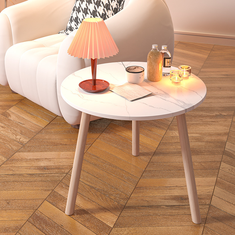 Sofá nórdico con varias mesas redondas de la sala de estar, pequeño dormitorio de lujo, mesas de cabezal de cama, balcón