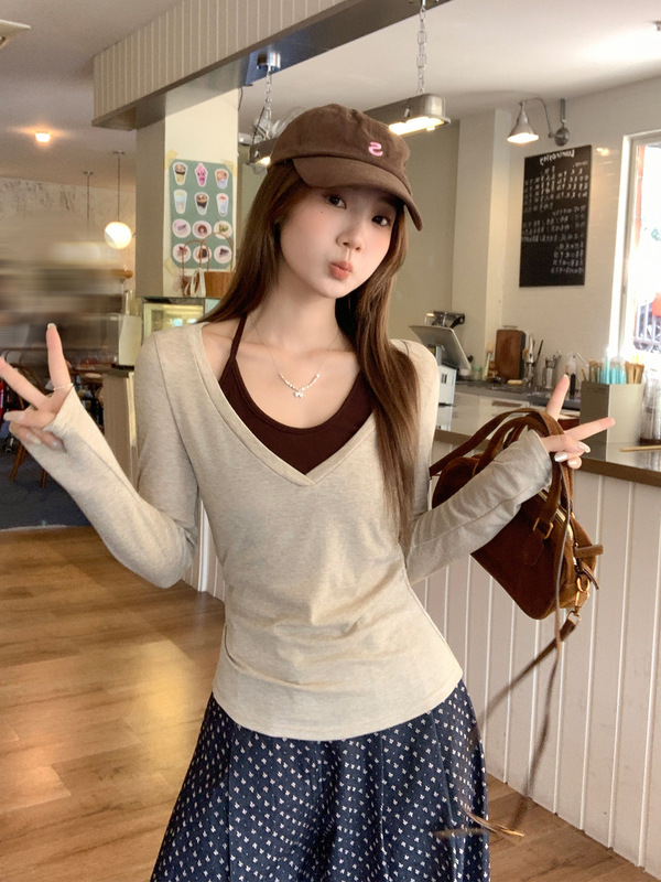 燕麦色辣妹修身V领长袖打底衫女2025秋季带胸垫挂脖系带背心上衣|undefined