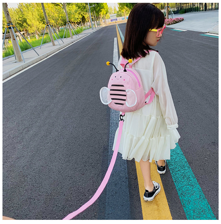 Venta al por mayor abeja niños anti-perdido 2022 nueva mochila para niños cuerda de tracción para niños pequeña mochila