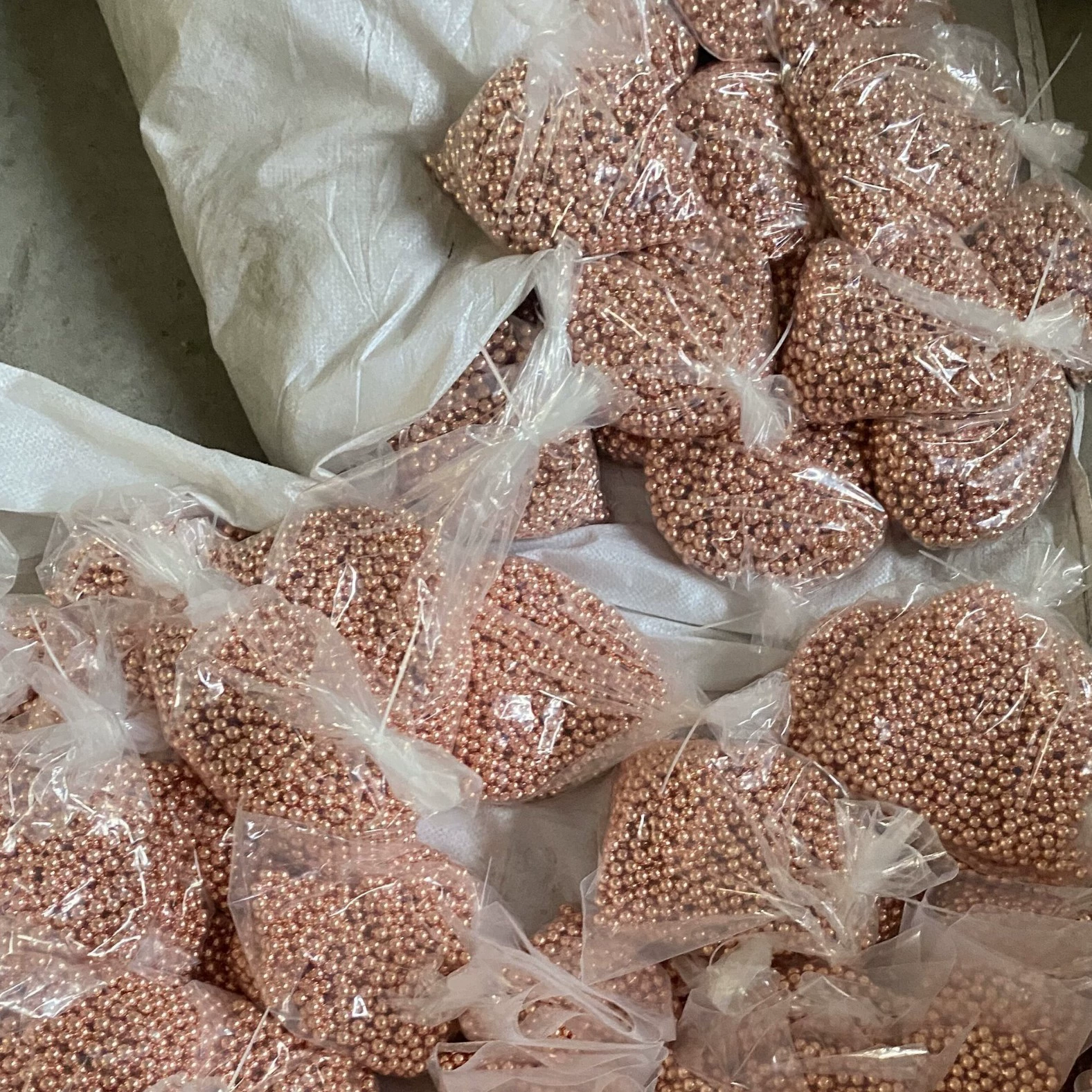 Медные стальные шарики 7 мм-10 мм, твердые шарики из углеродистой стали, не легко ржавеют, высококачественные глянцевые шарики из углеродистой стали, медные стальные шарики.