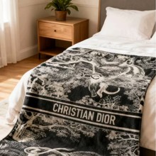 潮牌外贸毛毯法兰绒毯子大牌爆款金貂绒毛毯办公室午休盖毯