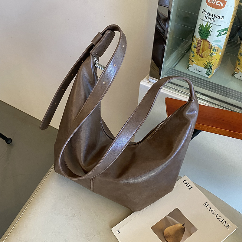 New women's shoulder bag, simple retro style small bag, dumpling bag, high-end texture, versatile commuting crossbody bag_voghion.com