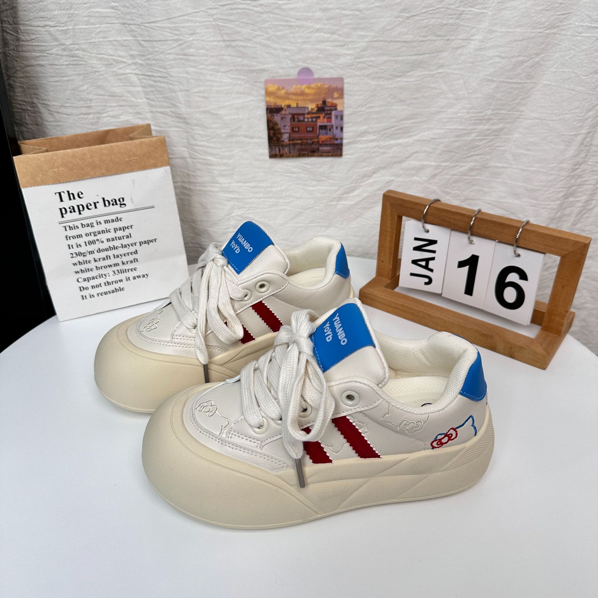 Zapatillas de tabla de pan de suela gruesa de onda lejana para mujer, retro, nicho, tendencia, todo fósforo, feo, lindo, cabeza grande, zapatos blancos, cabello