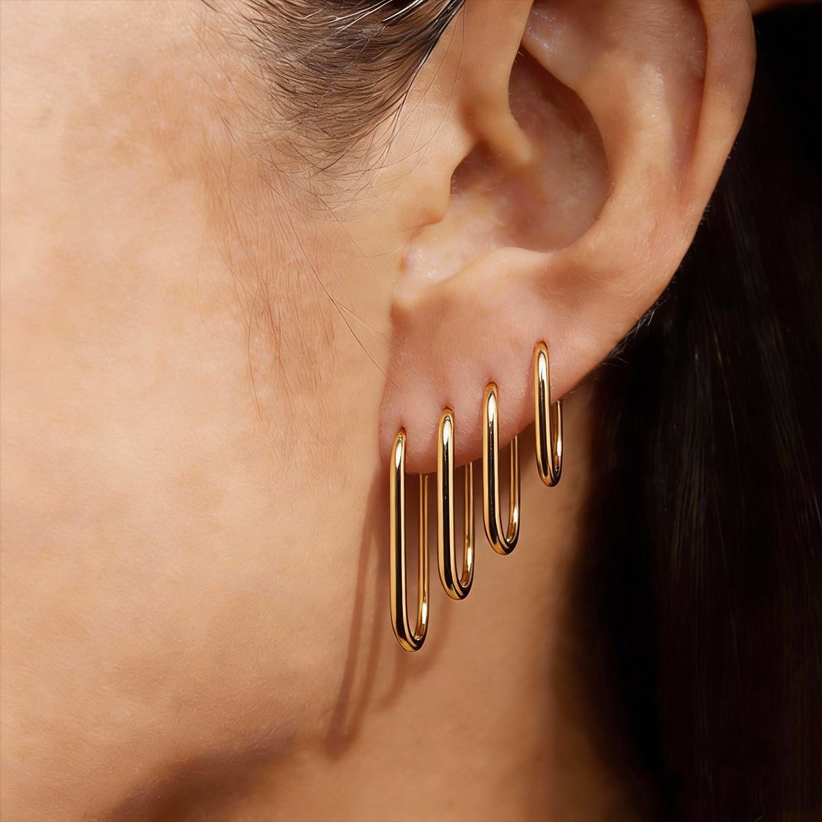 TENA Europa y los Estados Unidos lujo ligero de alto nivel de sensación de acero inoxidable pernos de orejas de diseño universal nicho de acero de titanio pernos de orejas de anillo de venta caliente transfronteriza