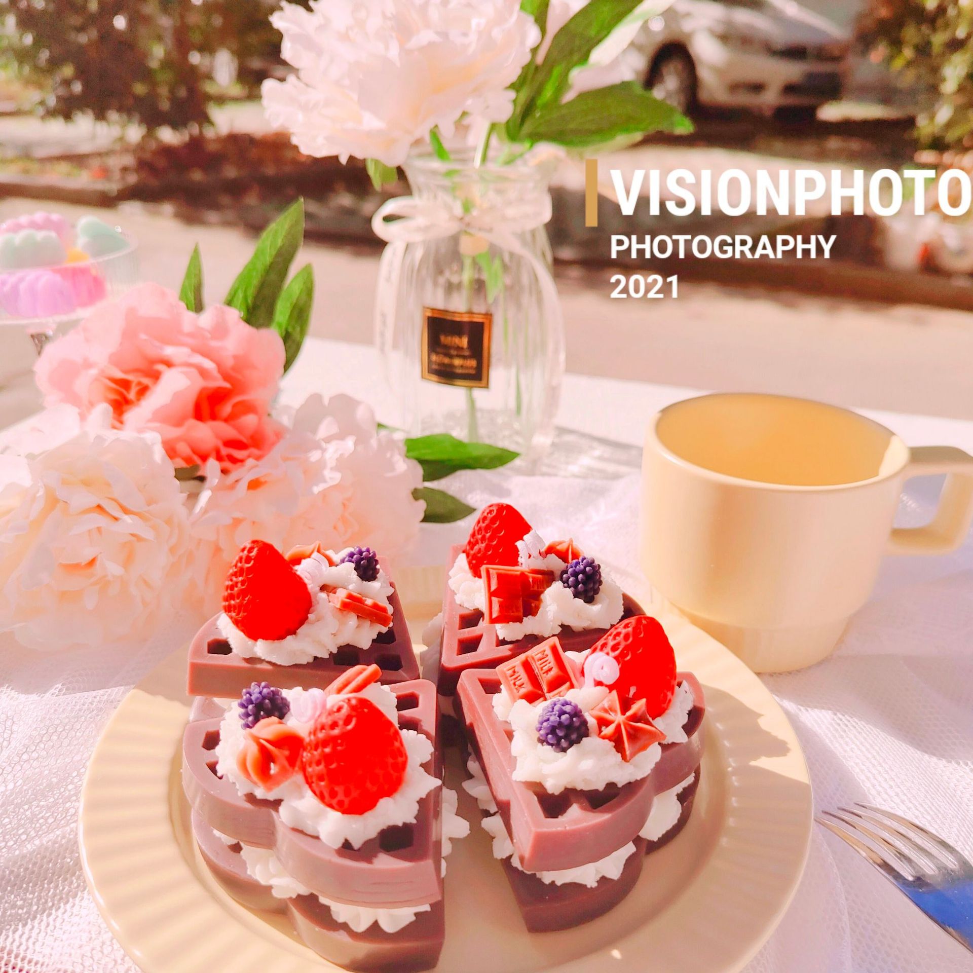 Ins style cute handmade waffles, desserts, candles, aromatherapy room decorations, creative niche souvenirs, birthday gifts