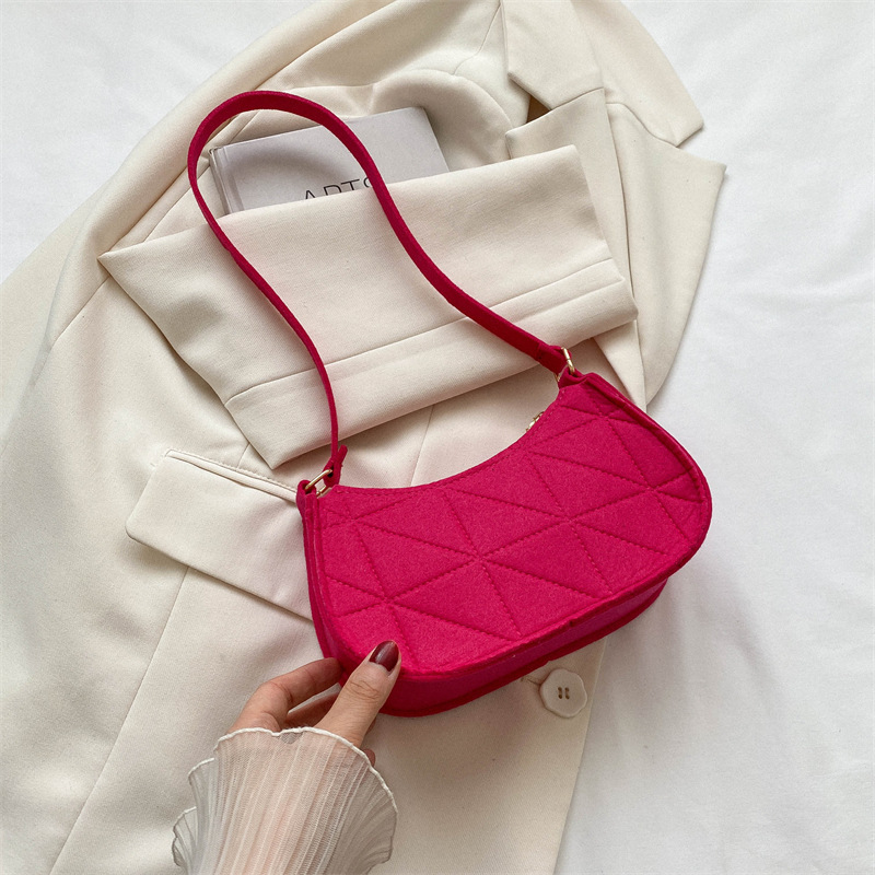Bolsa de hombro de tela de moda de color sólido para mujeres 2023 verano nuevo aire extranjero bolsas de brazo rojas temperamento bolsas de moda