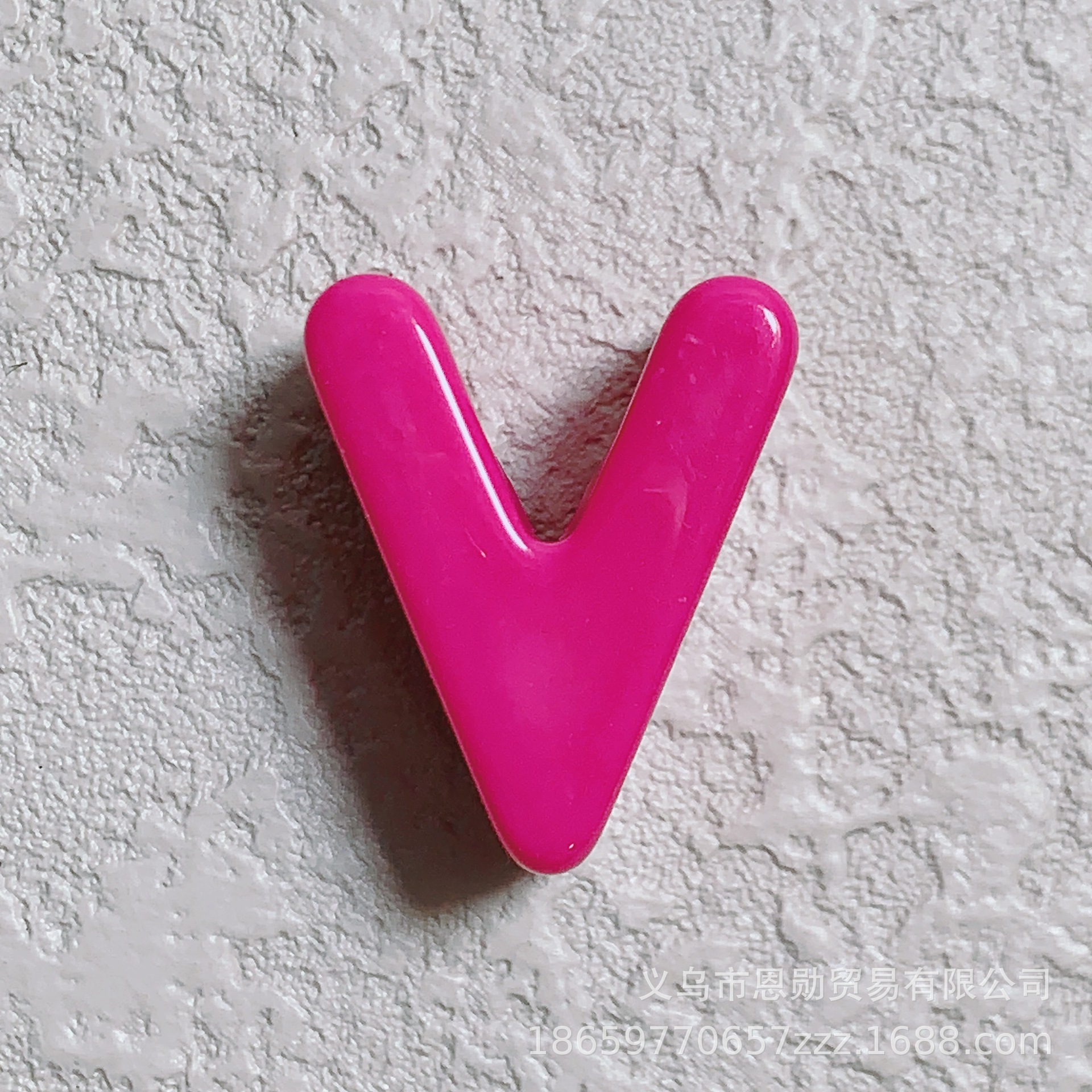 V (rose red)